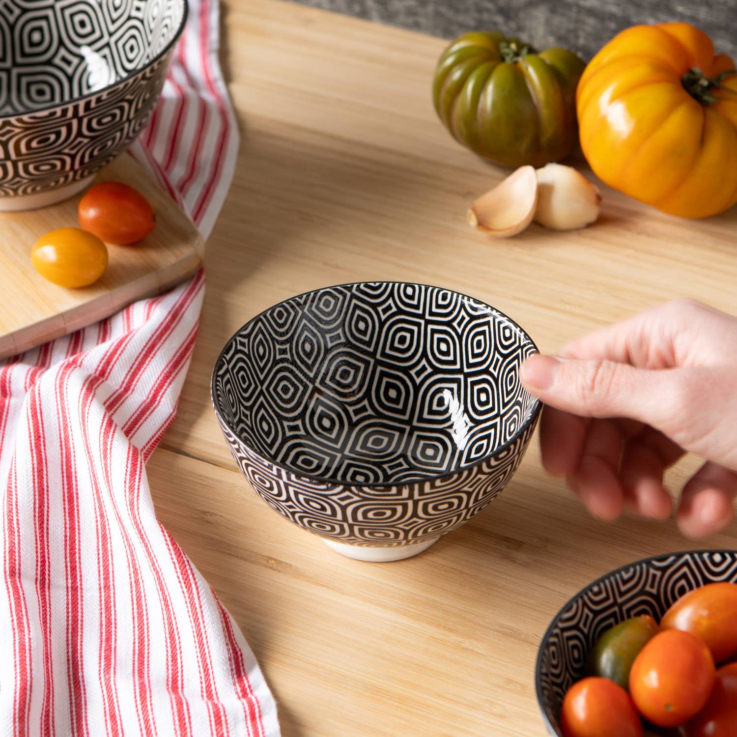 Black Geo Stamped Bowl – 4" (10 oz) - MaisonBeach