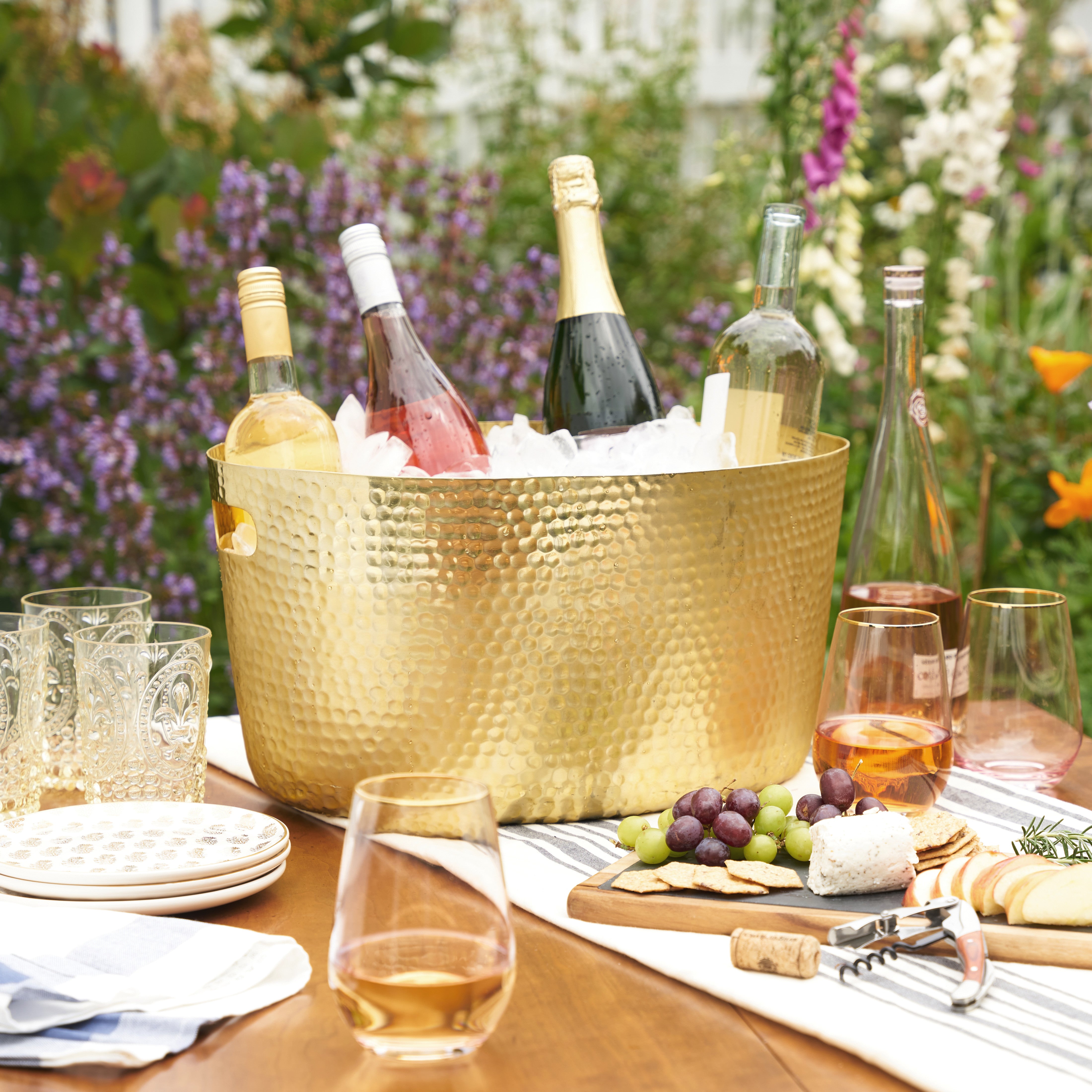Hammered Metal Tub in Gold - MaisonBeach