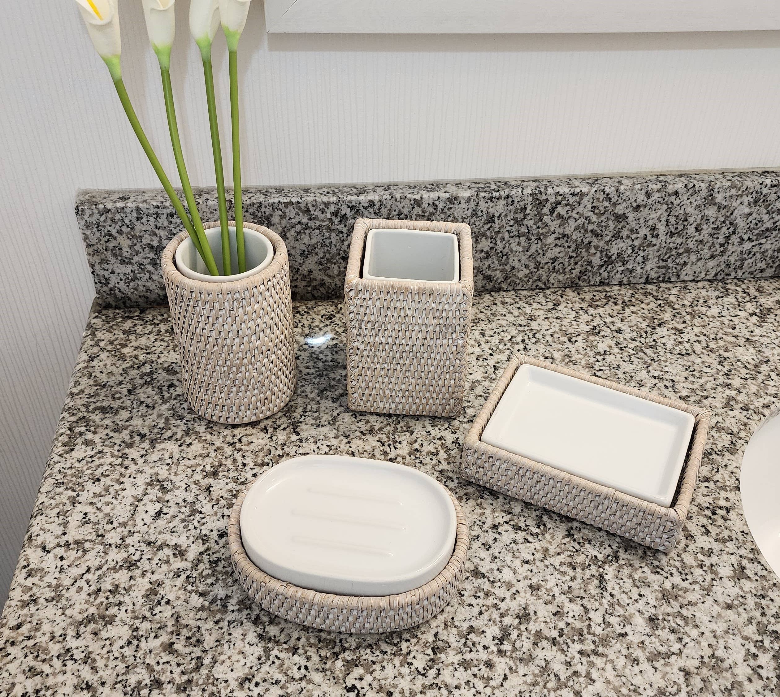 Rattan Soap Dish with Ceramic Insert – Handwoven & Eco-Friendly - MaisonBeach